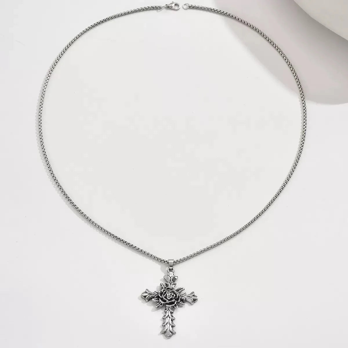 Collar de cruz de rosa