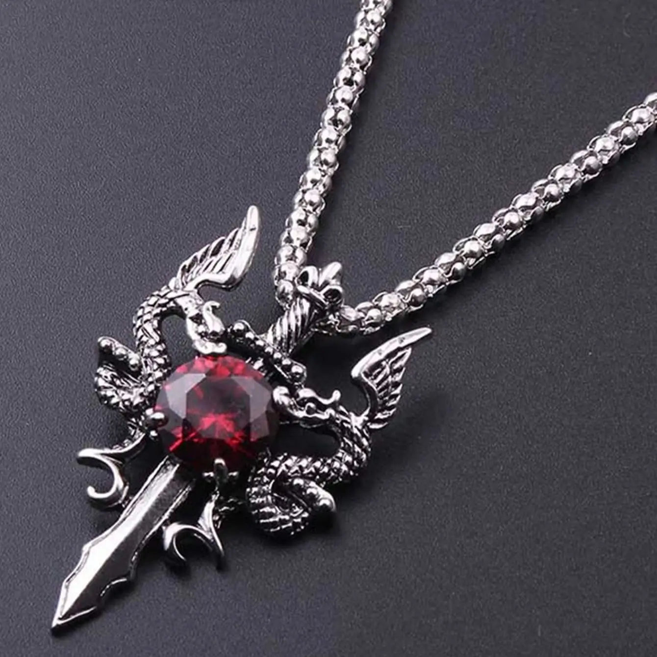Collar de dragón con gema