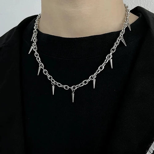 Collar de cadena punk con pinchos