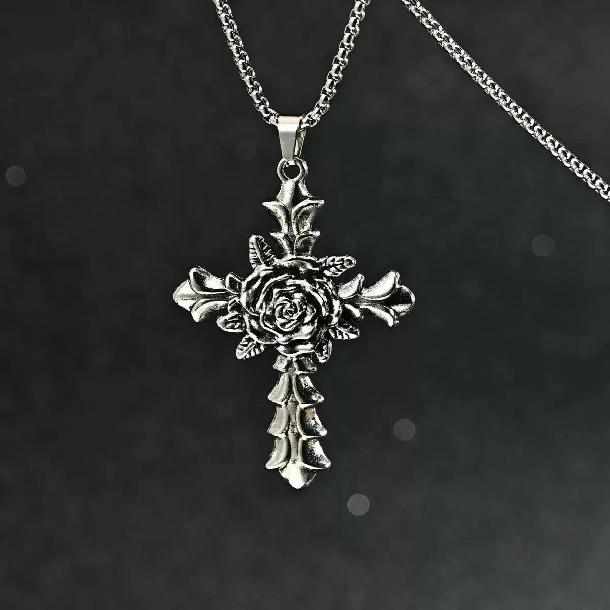 Collar de cruz de rosa