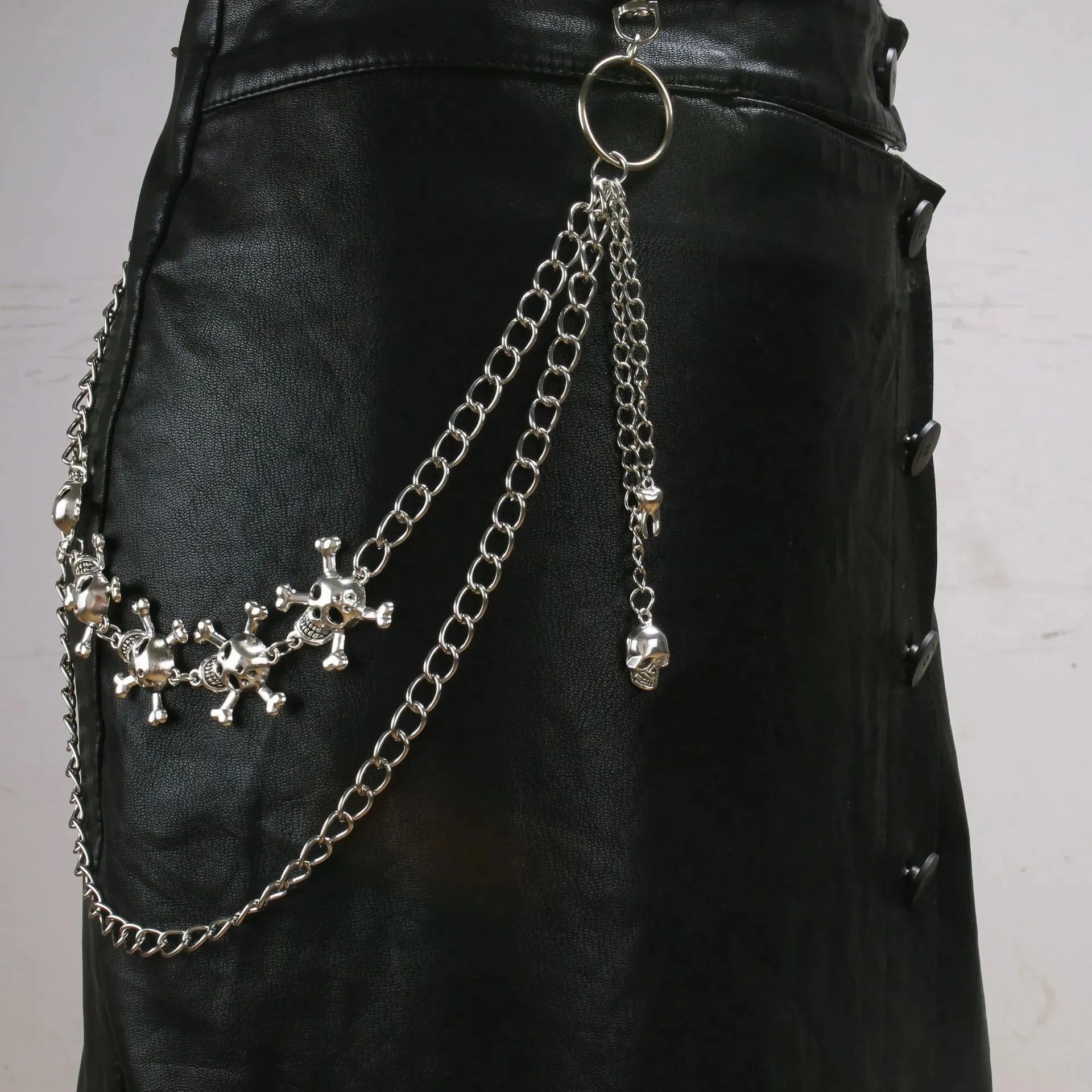 Cadena doble con calaveras