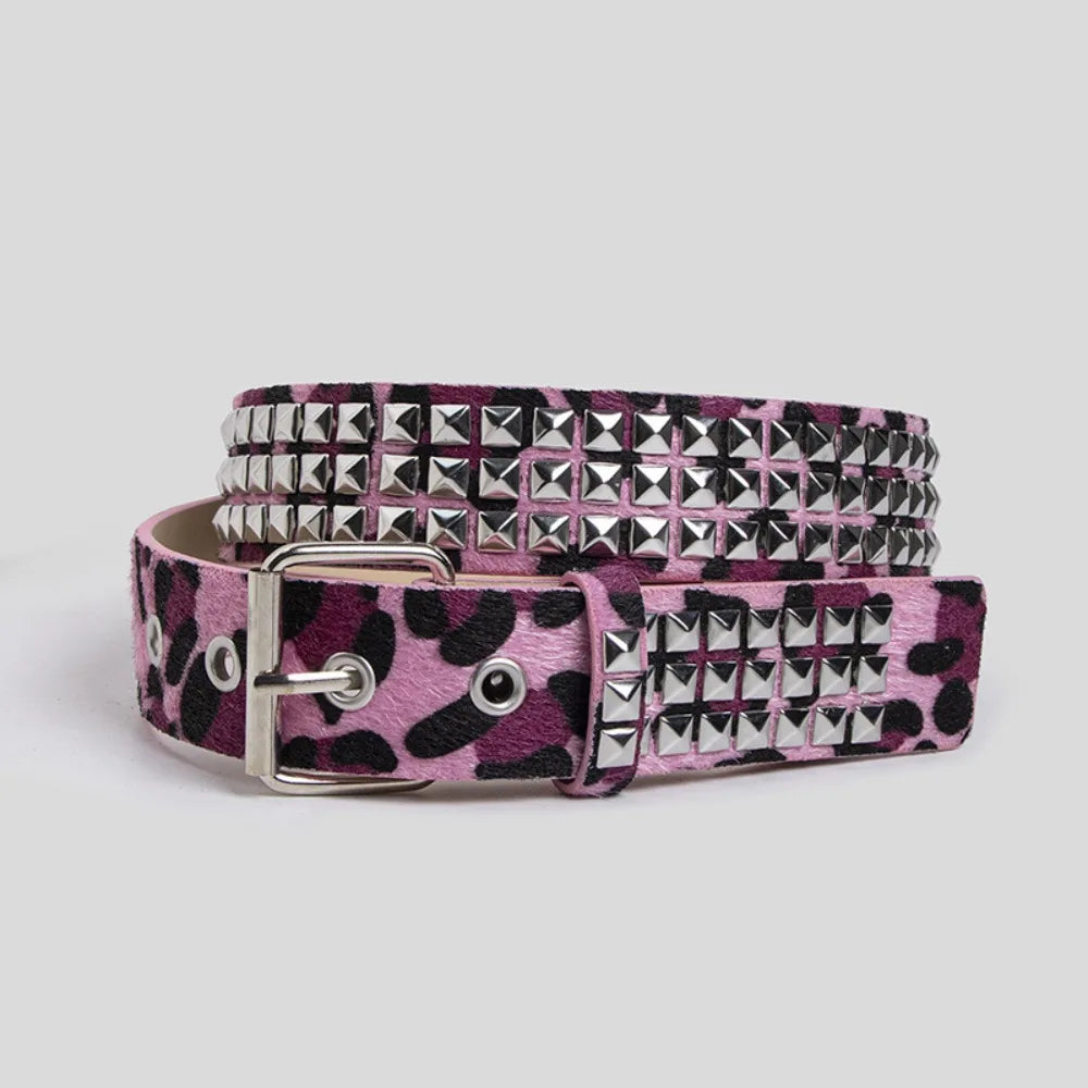 Cinturón con tachuelas de leopardo rosa