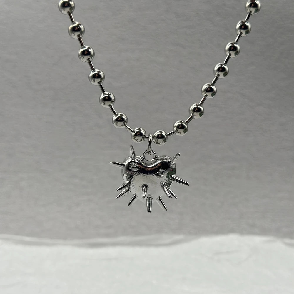 Collar de corazón con pinchos cadena de bola gruesas