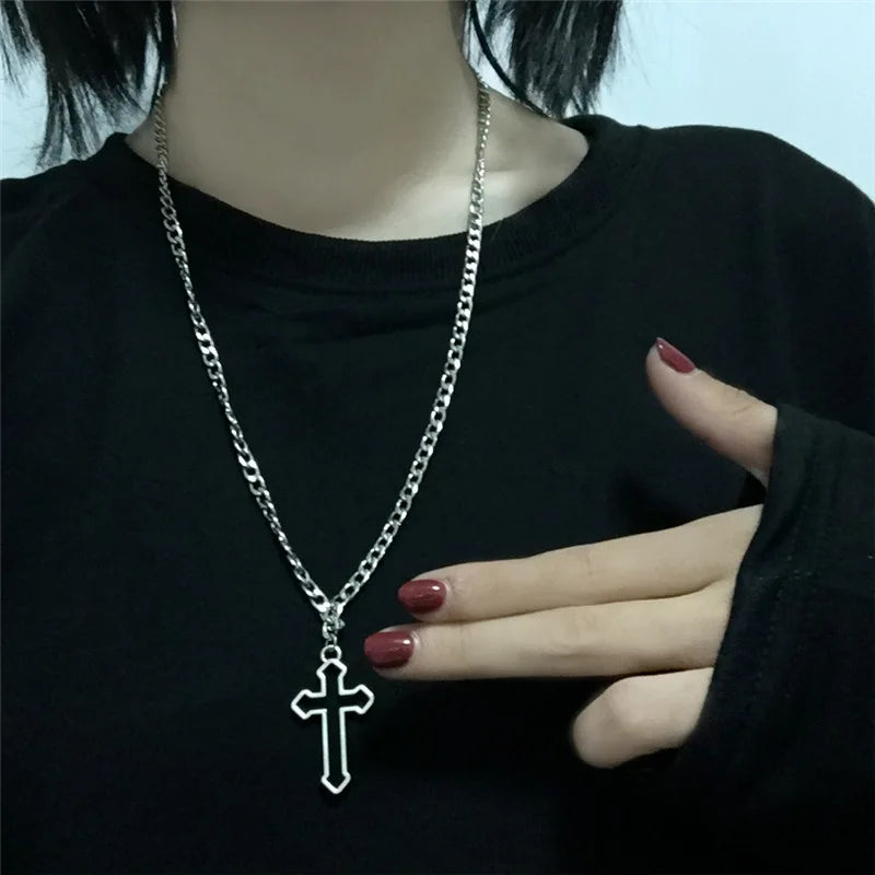 Collar de cruz hueca