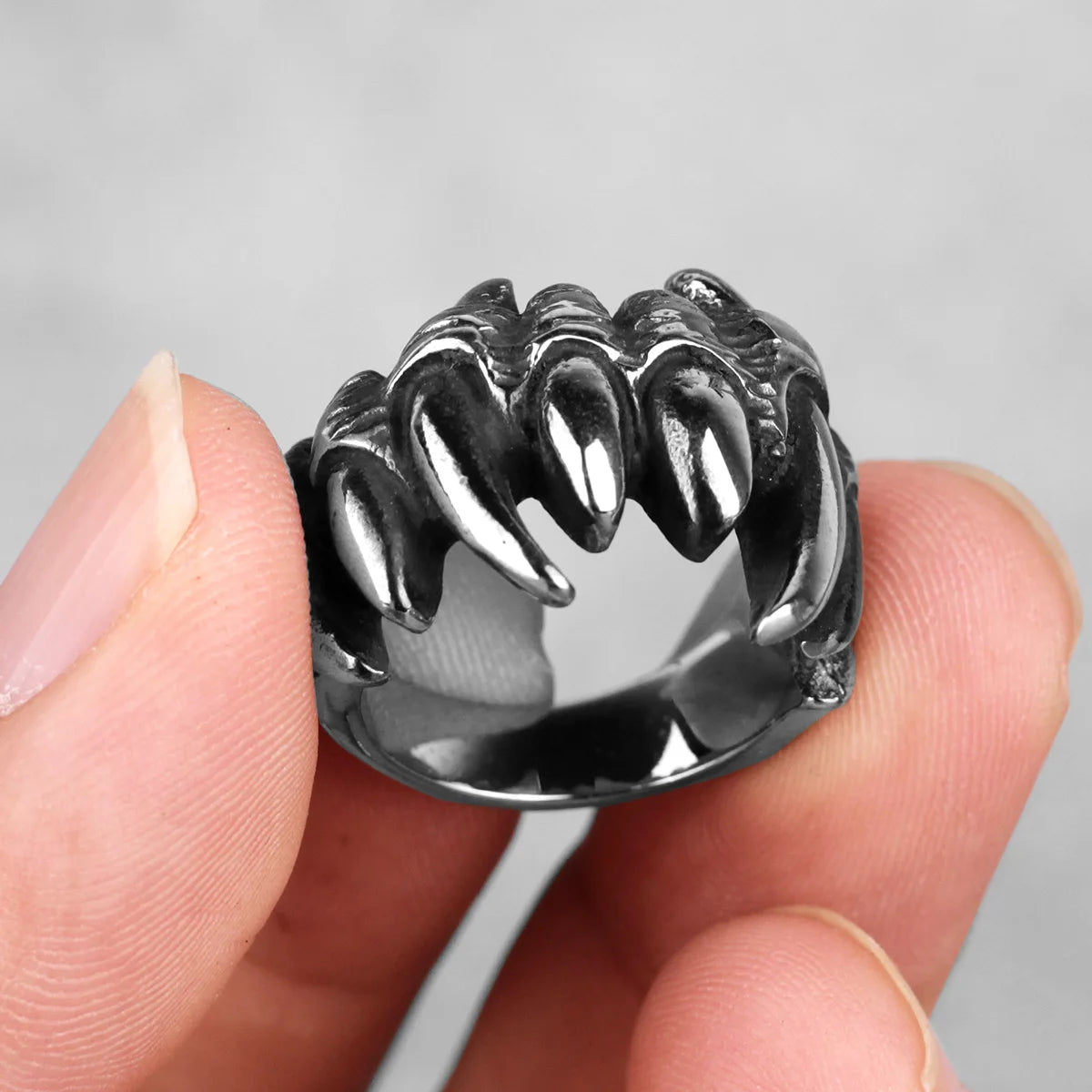 Anillo dientes de bestia