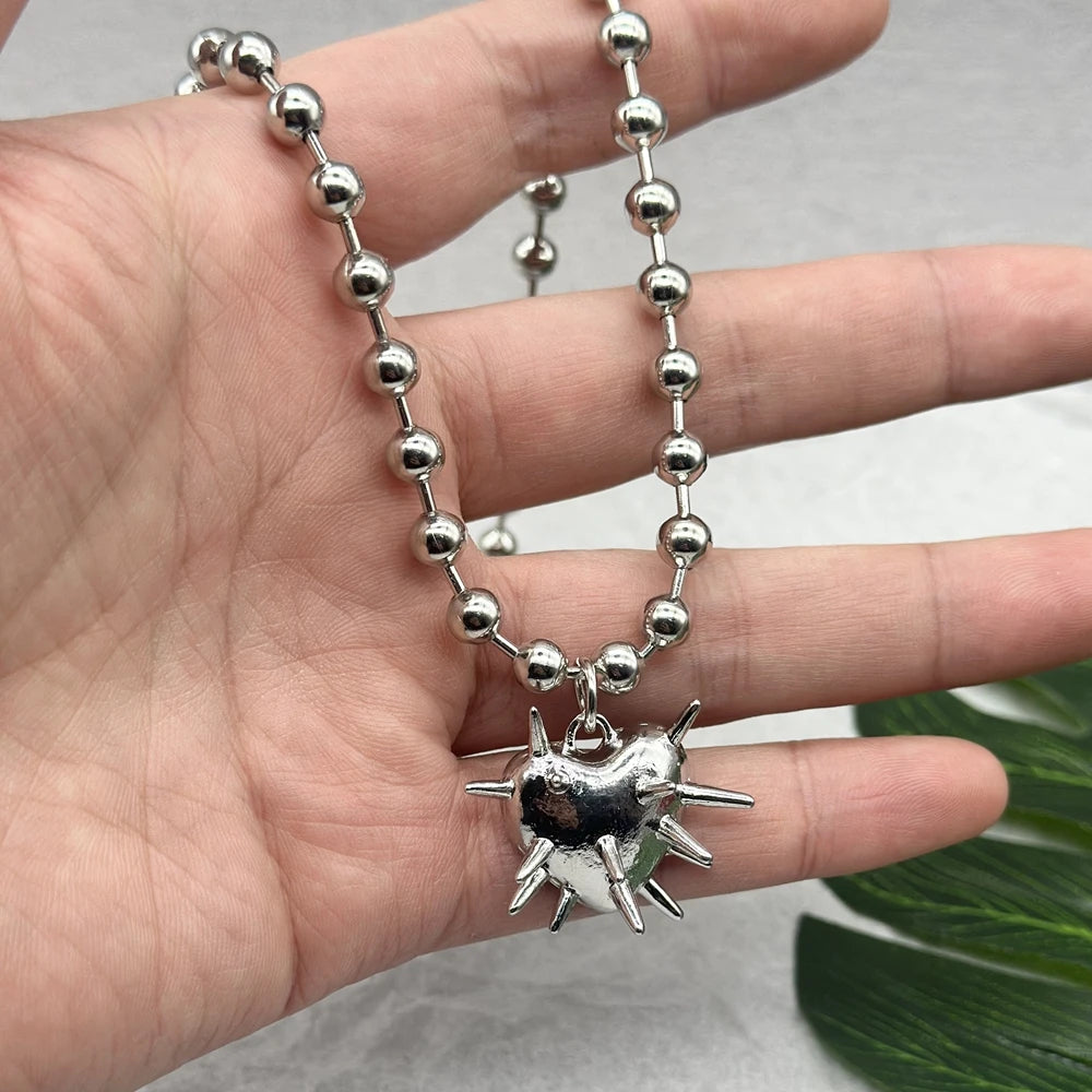 Collar de corazón con pinchos cadena de bola gruesas