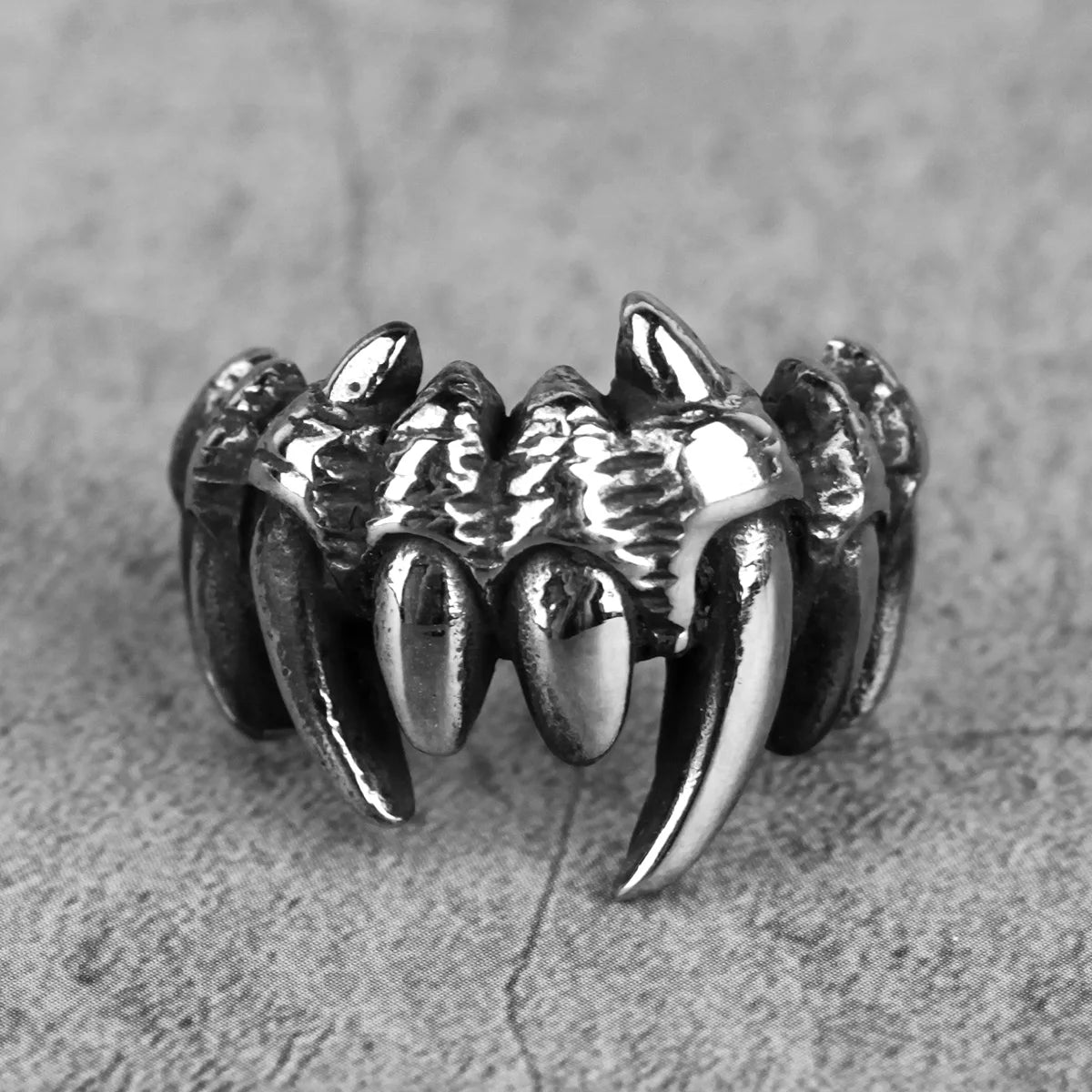 Anillo dientes de bestia