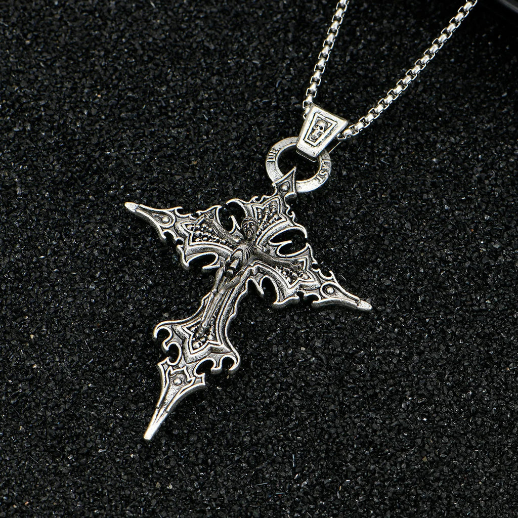 Collar de cruz gótico con Cristo y calavera