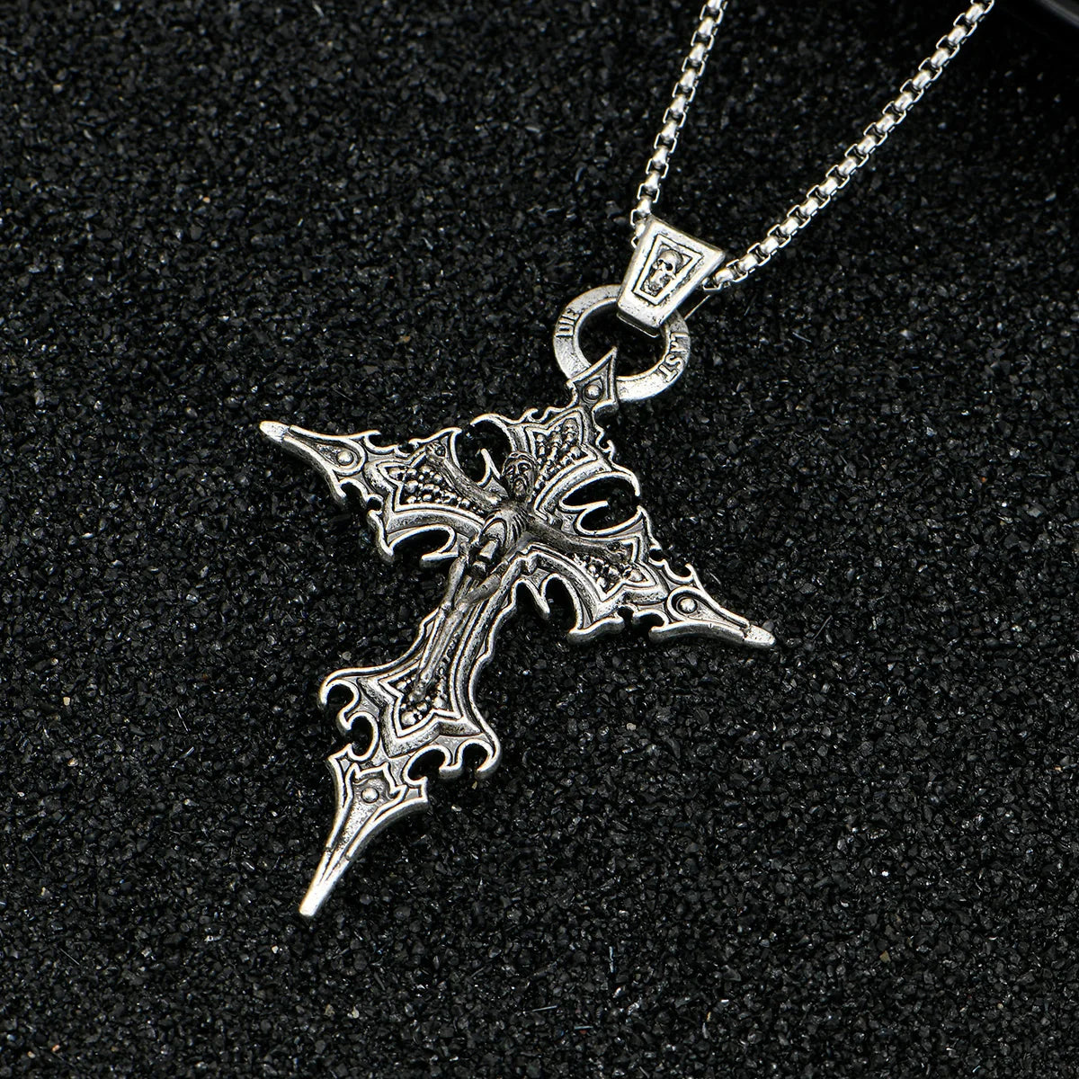 Collar de cruz gótico con Cristo y calavera