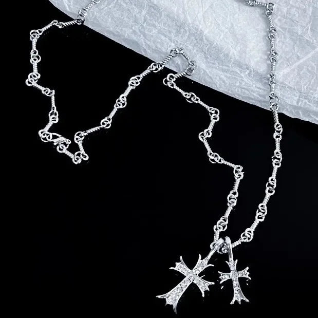 Collar de doble cruz con brillantes